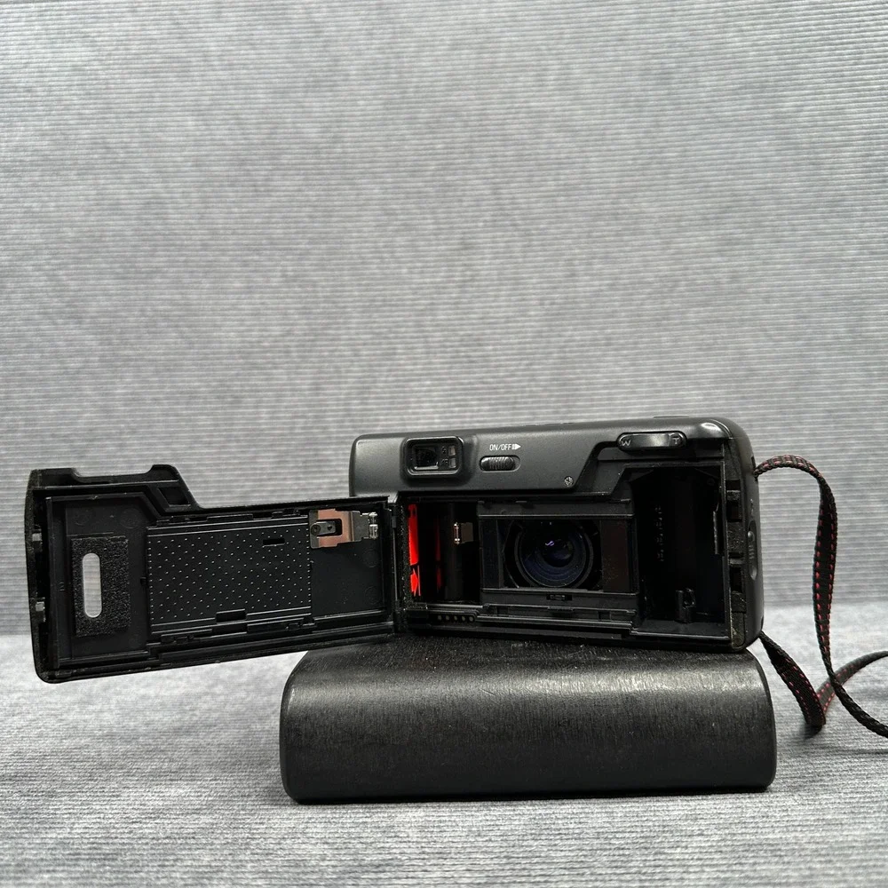 Nikon Zoom Touch 400 35mm Film Camera 35-70mm Macro Lens with Case Black Vintage